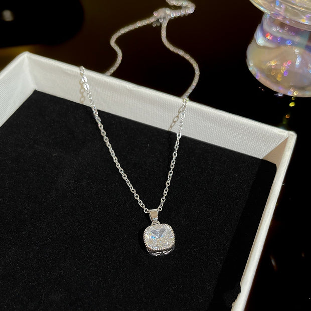 High-grade Internet Celebrity Cube Sugar Necklace Geometric Special Interest Light Luxury