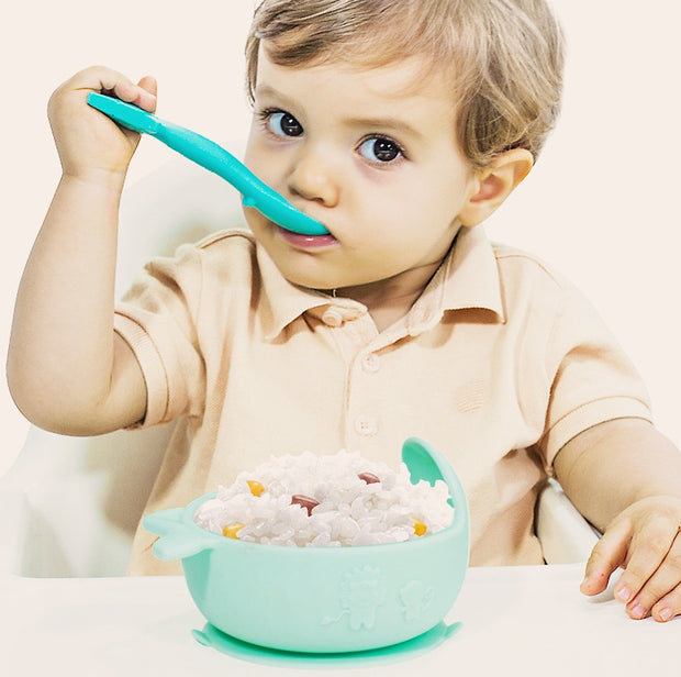 Children eating bowl