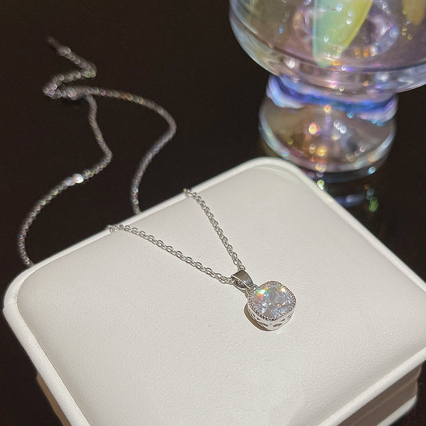 High-grade Internet Celebrity Cube Sugar Necklace Geometric Special Interest Light Luxury